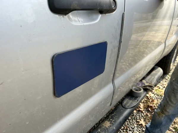 Rounded corner of a car magnet